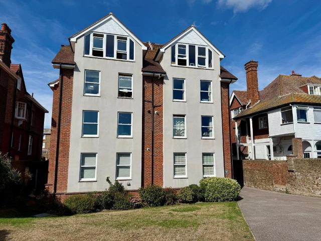 Flat for sale in Lower Walmer, Dover