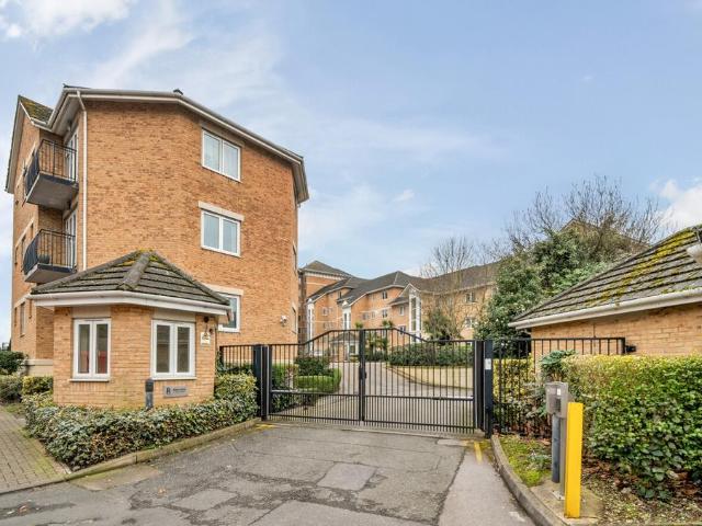 Flat for sale in Newtown, Reading