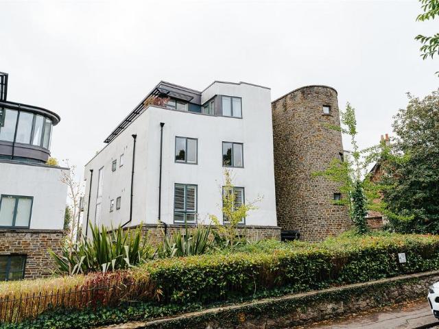 Flat for sale in Feckenham, City Of Bristol