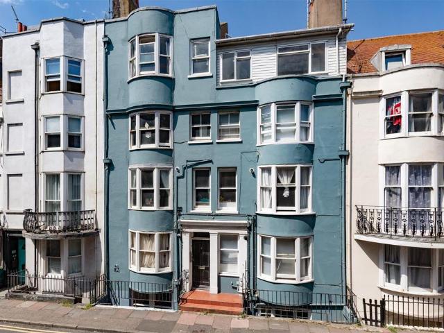 Flat for sale in Queen's Park, Brighton & Hove