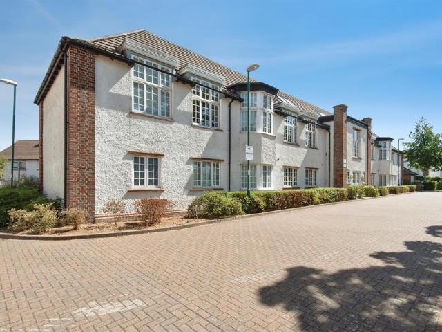 Flat for sale in Jackmans Estate, Letchworth
