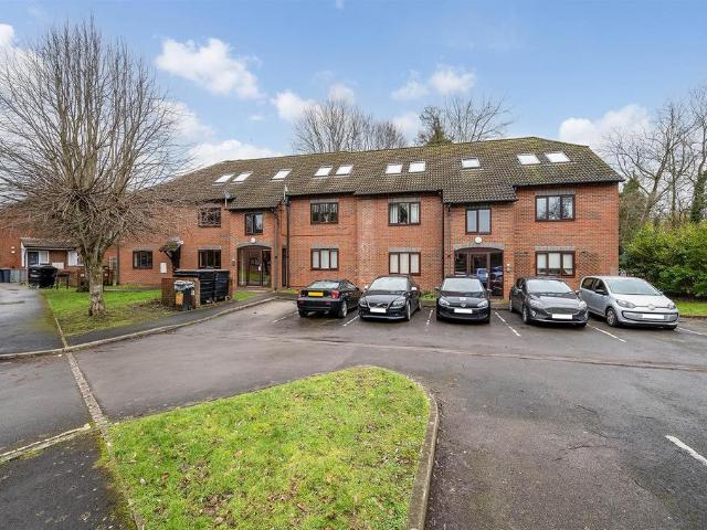 Flat for sale in Saxon Fields, Barton Stacey