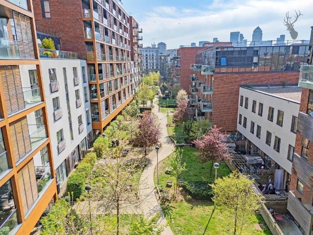 Flat for sale in Bromley-by-Bow, Poplar Grove