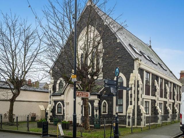 Flat for sale in Beaumaris