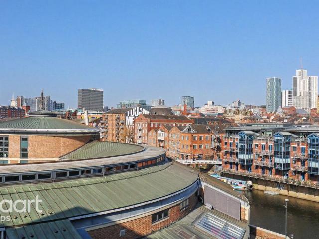 Flat for sale in West Yorkshire