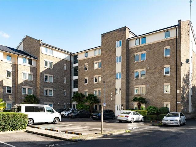 Flat for sale in Horsforth Woodside, Leeds