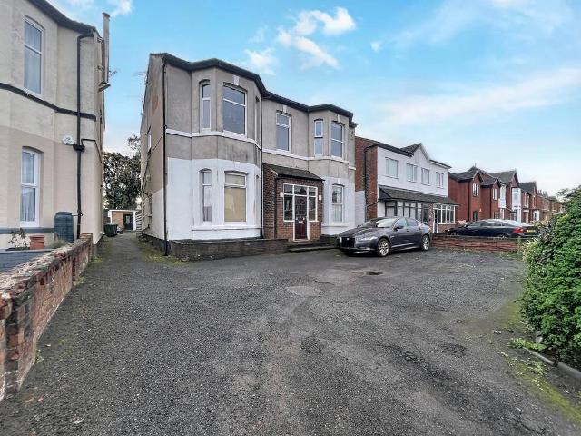 Flat for sale in Southport, Sefton