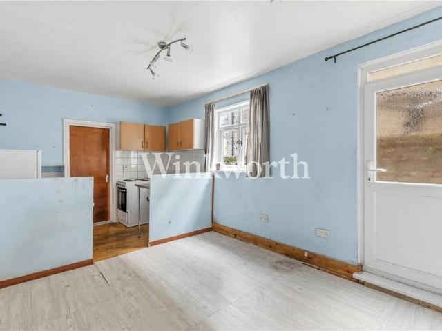 Flat for sale in Harringay, Greater London