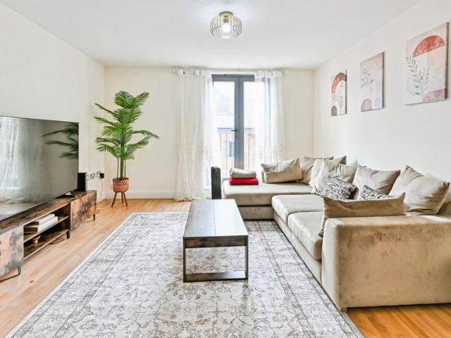 Flat for sale in Highfields, Old Wharf