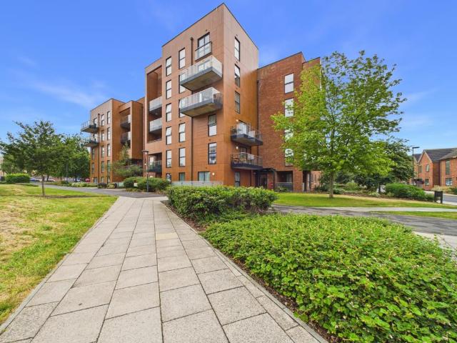 Flat for sale in North End, Greater London