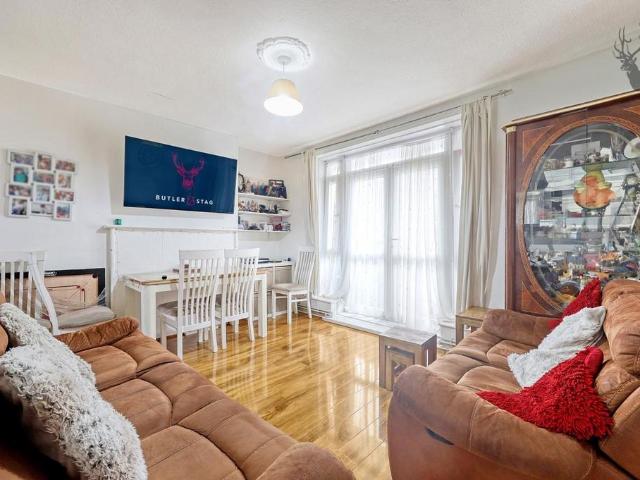 Flat for sale in Bromley-by-Bow, Greater London