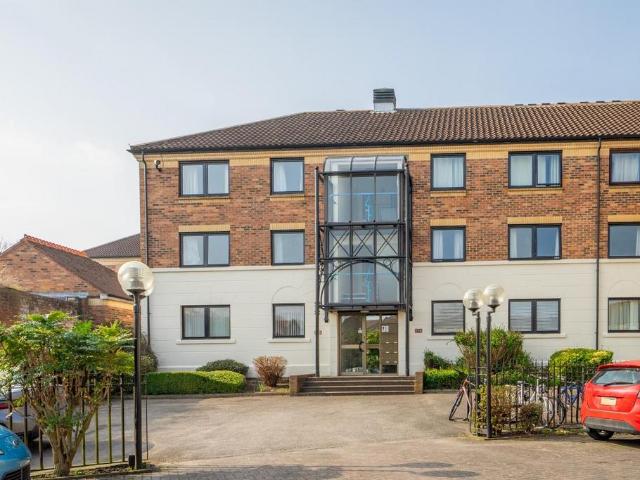 Flat for sale in High Field, York