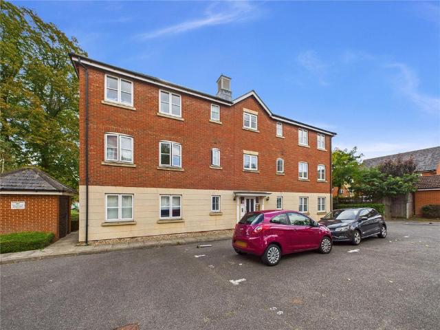 Flat for sale in Chipping Hill, Essex