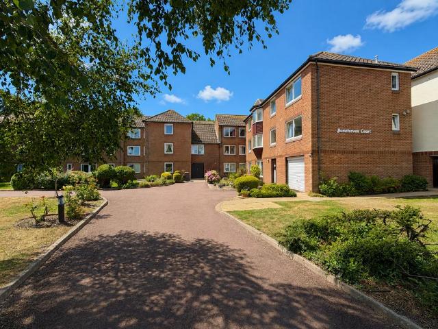 Flat for sale in Fishersgate, West Sussex