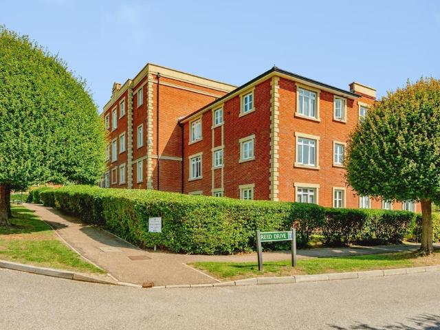 Flat for sale in Red Hill, Surrey