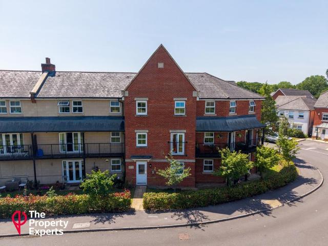 Flat for sale in Shinfield