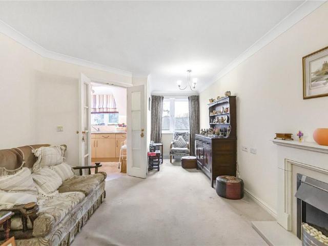 Flat for sale in New Barnet, Greater London