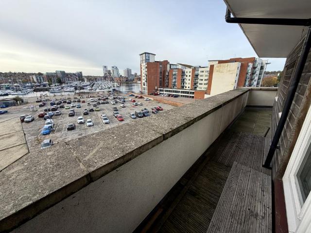 Flat for sale in Key Street, Suffolk