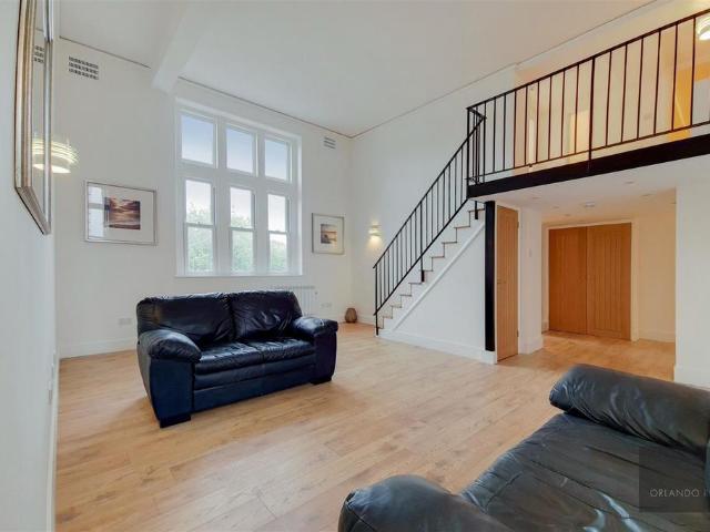 Flat for sale in Walworth, Greater London
