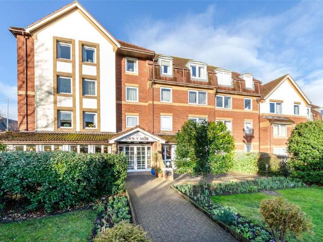 Flat for sale in Colwyn Bay, Wales