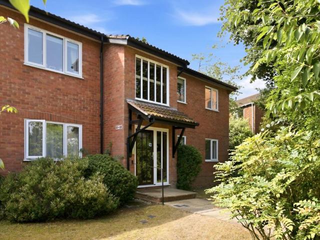 Flat for sale in St Albans, Five Acres