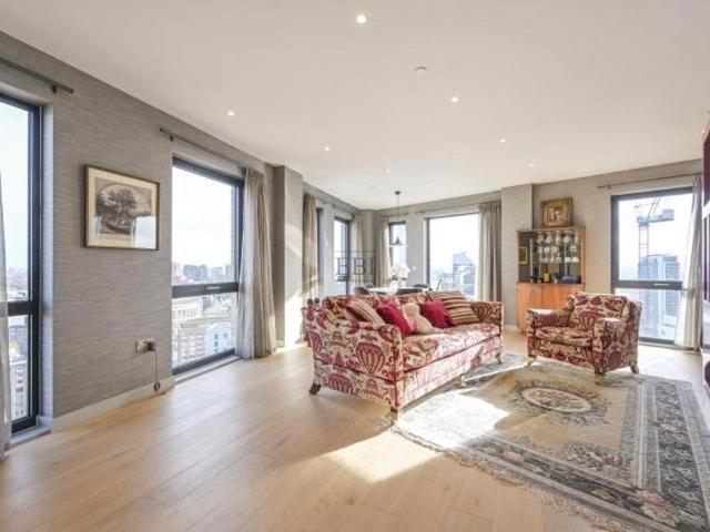 Flat for sale in Poplar Grove, Greater London
