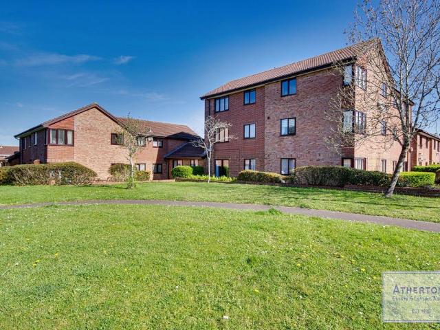 Flat for sale in Poole
