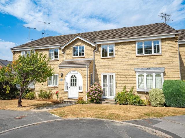Flat for sale in Roundhay, West Yorkshire