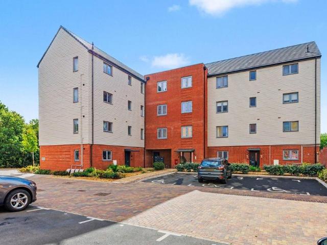 Flat for sale in Redhill Grange, Wellingborough
