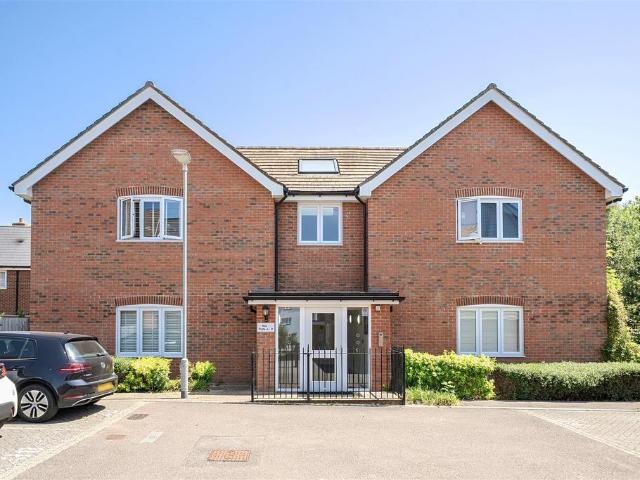 Flat for sale in Midway, Kent