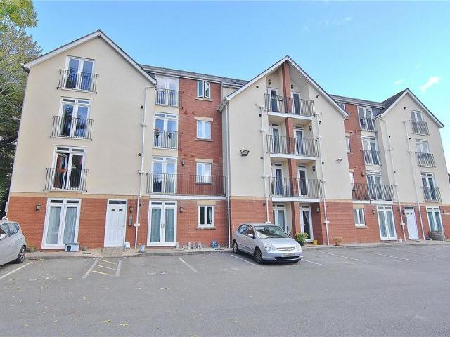 Flat for sale in Thrupp, Stroud