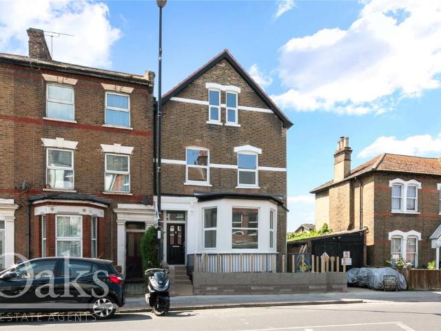 Flat for sale in London Borough of Croydon, Isle Of Man