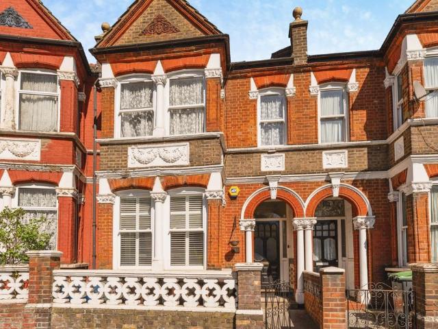 Flat for sale in Greater London