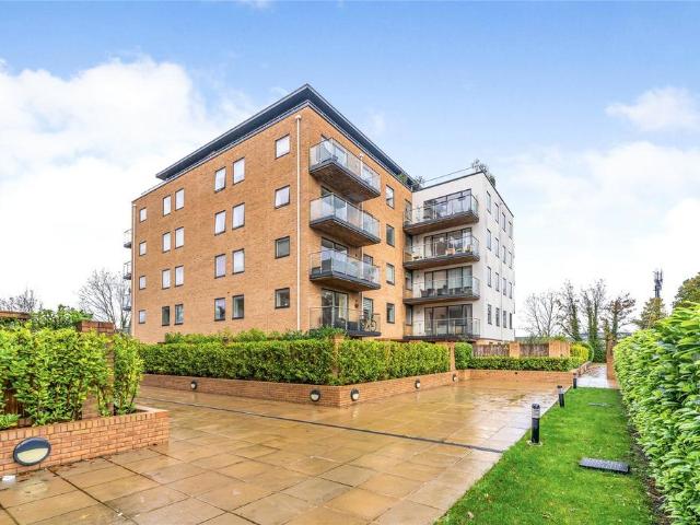 Flat for sale in Easthampstead, Bracknell