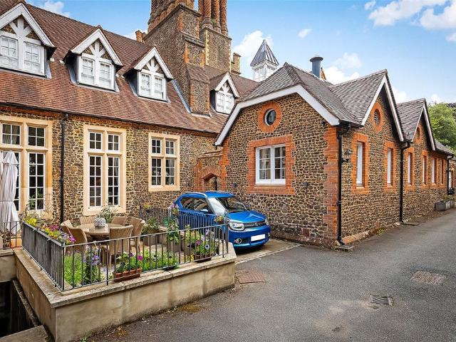 Flat for sale in Albury, Westborough