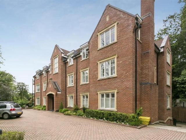 Flat for sale in Sunninghill and Ascot, Ascot