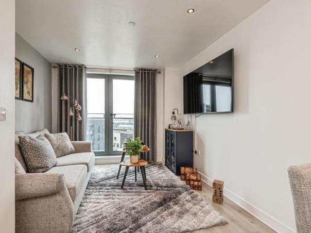 Flat for sale in Richmond Hill, West Yorkshire