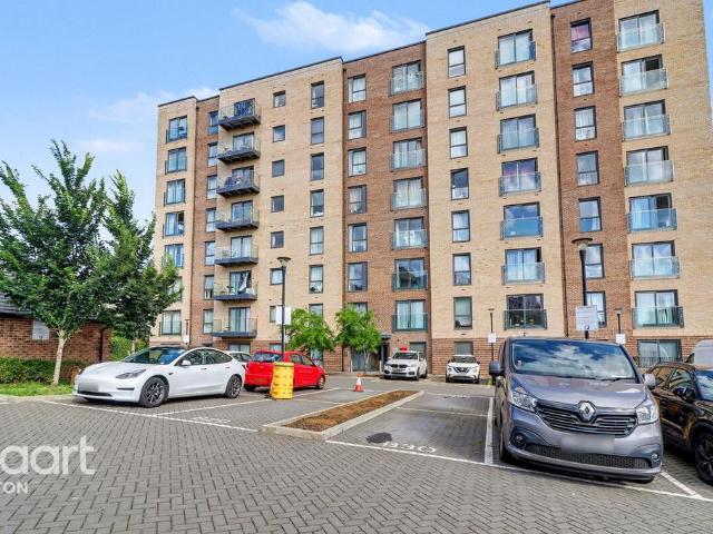 Flat for sale in Spring Park, Luton