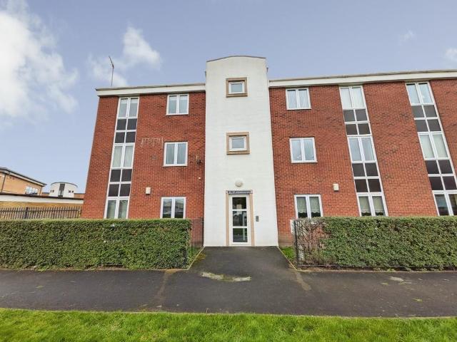 Flat for sale in Hunts Cross, Calderstones