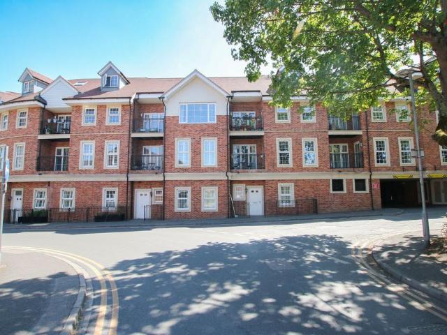 Flat for sale in Wokingham