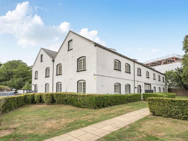 Flat for sale in London Borough of Merton, Mitcham