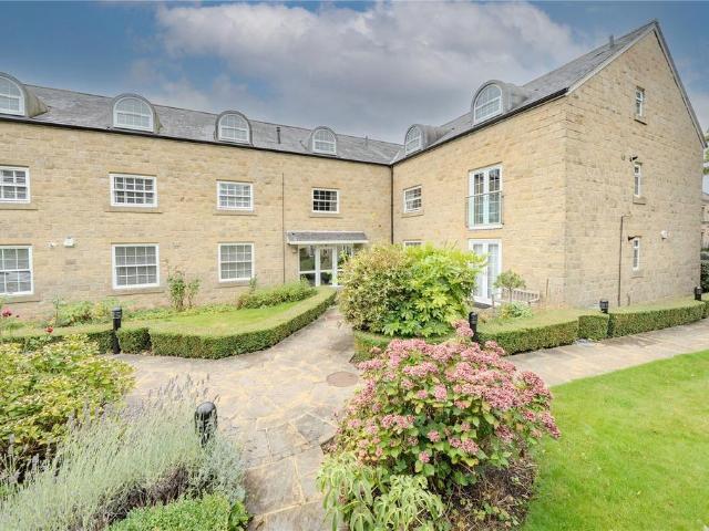 Flat for sale in Shaw Lane, Guiseley