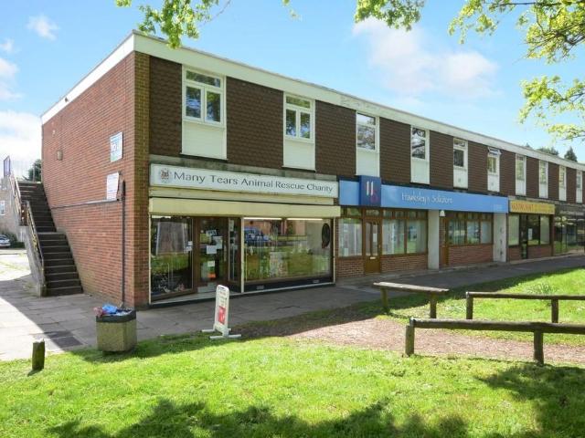 Flat for sale in Frogmore, Hart