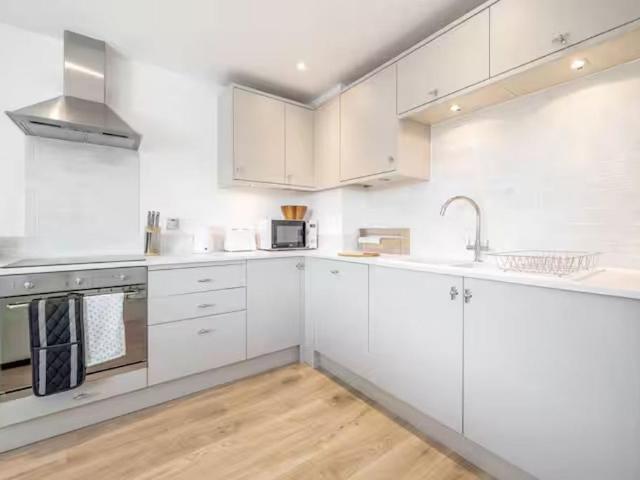 Flat for sale in Woodcote, Epsom