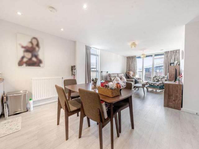 Flat for sale in Arbury, Cambridgeshire