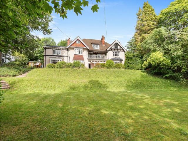 Flat for sale in London Borough of Croydon, Sanderstead