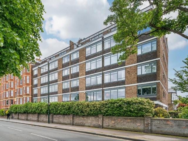 Flat for sale in London Borough of Richmond upon Thames, Greater London