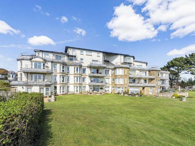 Flat for sale in Livermead
