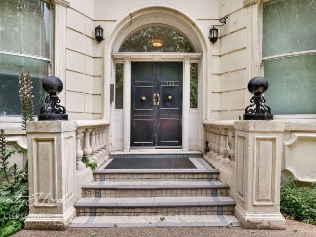 Flat for sale in Islington, Greater London