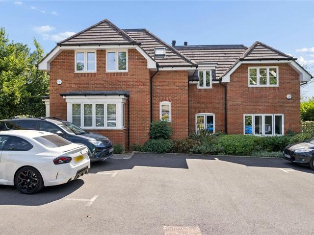 Flat for sale in Great Hivings, Chesham